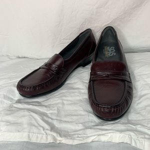 SAS Easier Slip On Loafer 8N antique wine color NWOT